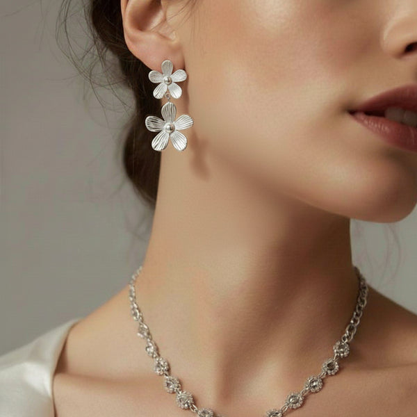 Boucles d’oreilles vintage à breloque fleur