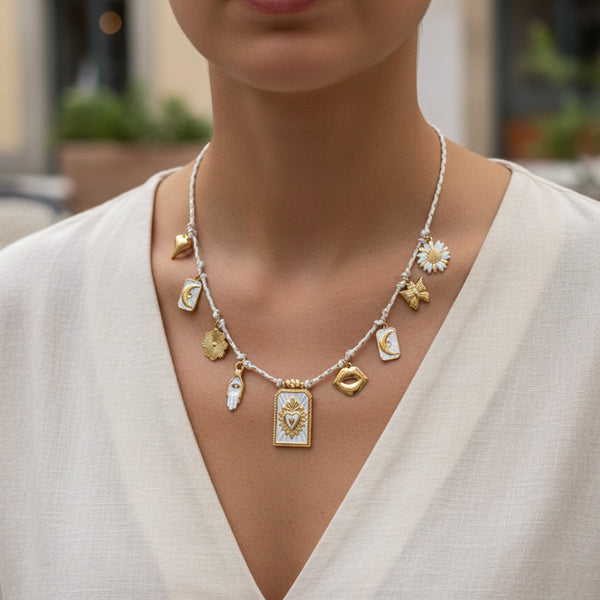 Collier long à multiples pendentifs